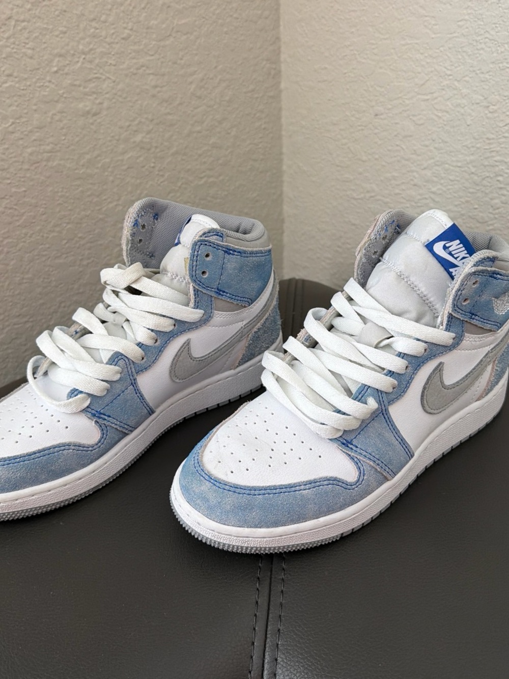Air Jordan 1 High OG “Hyper Royal”